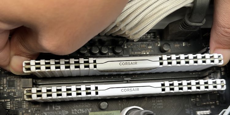 7 Ways to Fix “No Signal” in BenQ Monitor 5 place ram sticks in alternate slots