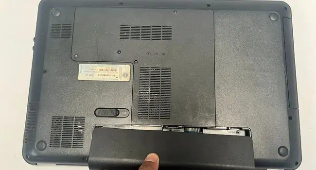 reinsert-laptop-external-battery