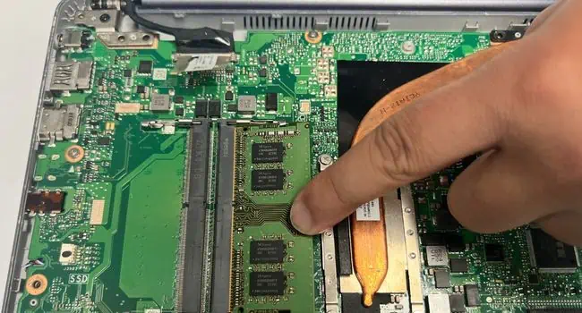 How to Increase RAM on Laptop? (Step-by-Step Guide) 21 reseat-ram-stick-laptop