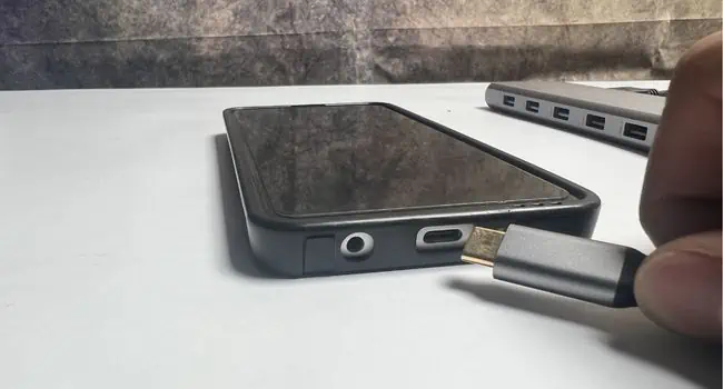 How to Use Monitor Without PC? Detailed Guide 42 usb-c-smartphone-charging-port