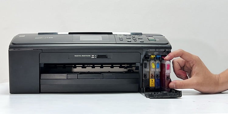How-to-Put-Ink-Cartridges-in-a-Printer