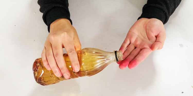 applying-turpentine-oil-in-hands