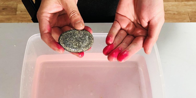 clean-hands-with-pumice-stone