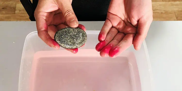 clean-hands-with-pumice-stone