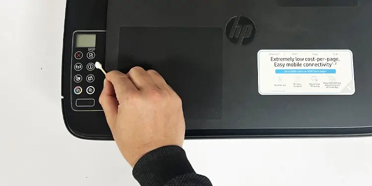 cleaning-the-buttons-of-printer