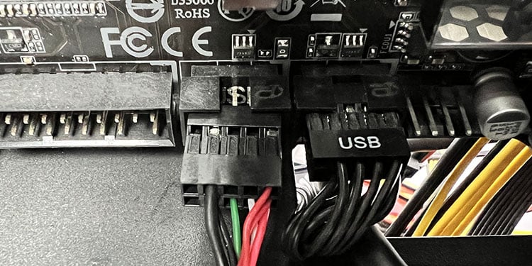 connect rgb connector to USB port
