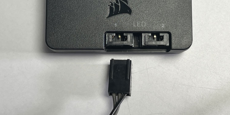 connect rgb to 12v 4pin header