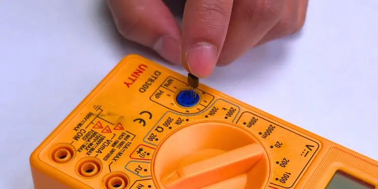 How to Use a Digital Multimeter? (Beginner’s Guide) 20 connect-transistor-in-digital-multimeter