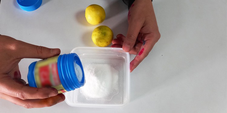 pouring-baking-powder-in-container