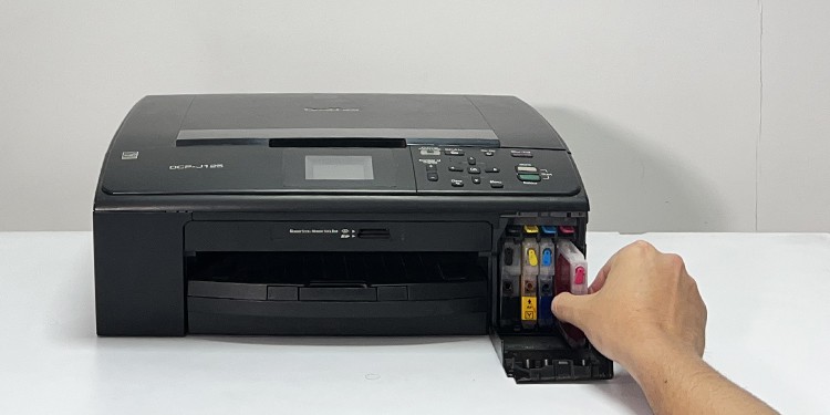 Ink Cartridge Not Recognized? 4 Ways to Fix It 1 put cartridge in printer