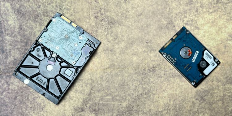 How to Install a Hard Drive? (Step-By-Step Guide) 1 3.5 vs 2.5 hdd