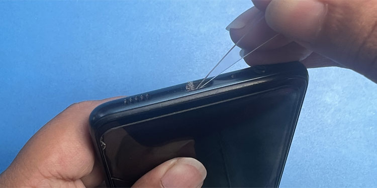 How to Clean USB-C Port Safely 6 clean with plastic pick