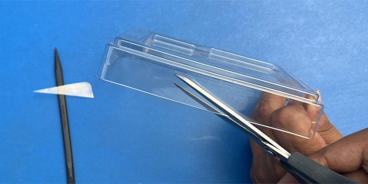 cut-plastic-pick