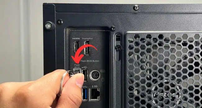 How to Reflash BIOS? (Step-by-Step Guide) 27 flash-bios-usb-port