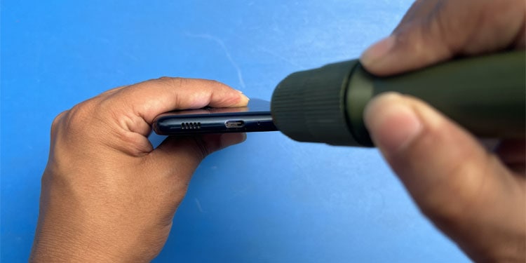 flashlight-usb-c-check-dust