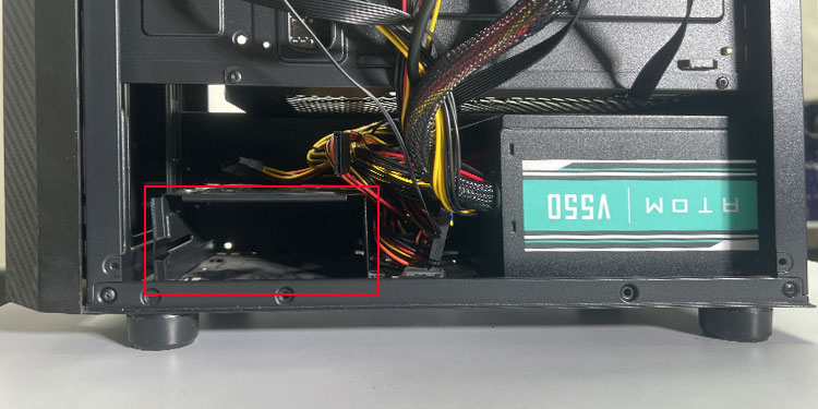 How to Check Hard Drive Compatibility (On PC & Laptop) 2 hard drive bay on some computers