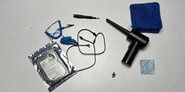 How to Install a Hard Drive? (Step-By-Step Guide) 3 hard drive installation tools