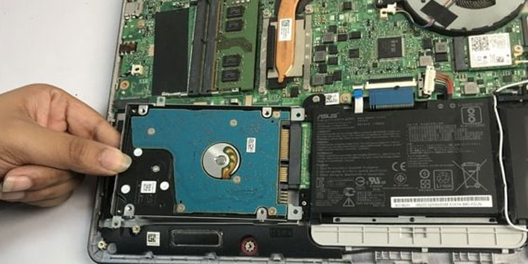 How to Check Hard Drive Compatibility (On PC & Laptop) 10 hdd on laptop check hard drive compatibility