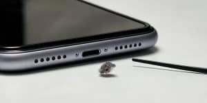 how to clean lightning port