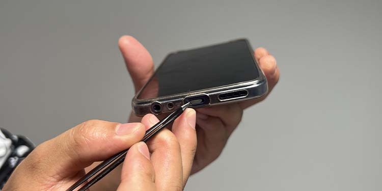 picking stuck rice out from charging port