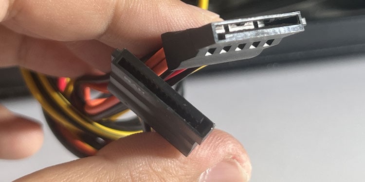 How to Check Hard Drive Compatibility (On PC & Laptop) 9 sata power cable desktop pc