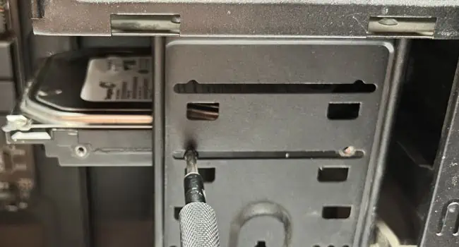How to Install a Hard Drive? (Step-By-Step Guide) 19 screwdrive-the-hdd-holes
