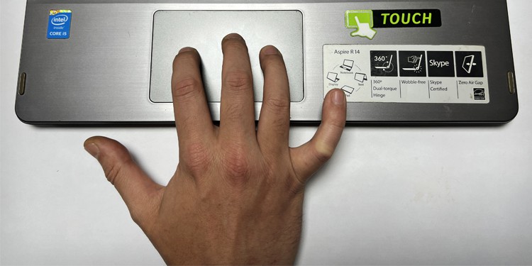 How to Scroll on Touchpad 23 three-finger-touch-on-touchpad