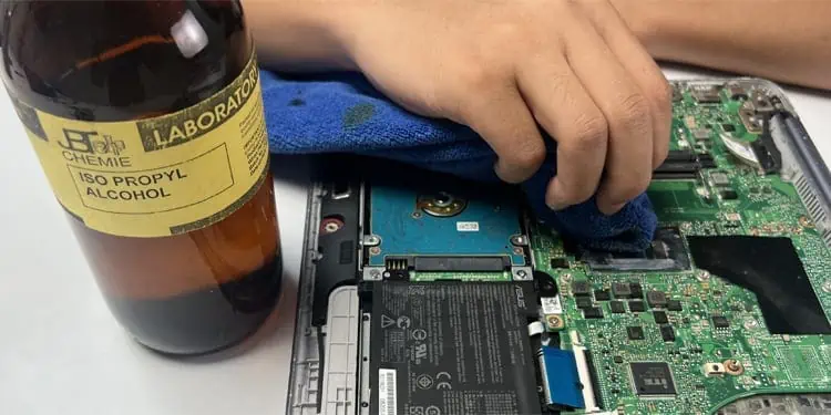How to Clean a Laptop Fan (Step-by-Step Guide) 13 clean-laptop-cpu-thermal-paste-isopropyl-alcohol