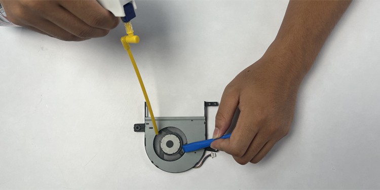 clean-laptop-fan-compressed-air-disconnect