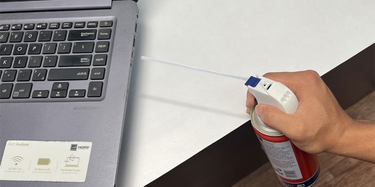 clean-laptop-usb-c-aerosol-spray-compressed-canned-air