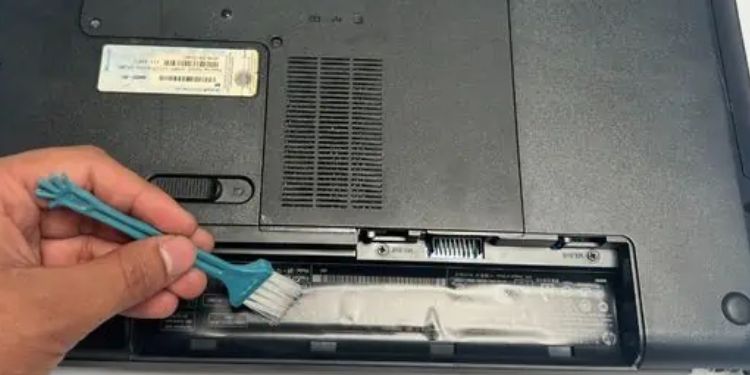 cleaning laptop battery external compartment