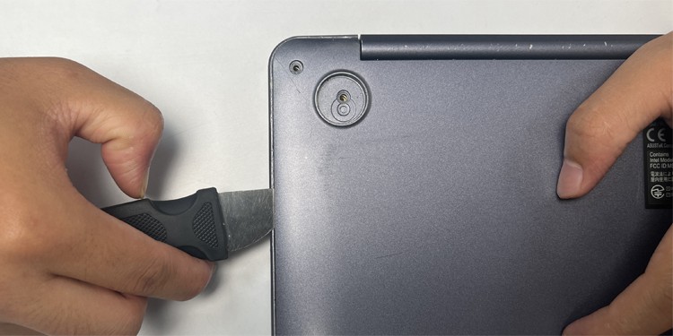 laptop-pry-prying-tool