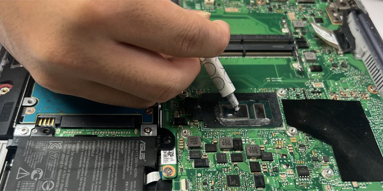 laptop-reapply-thermal-paste