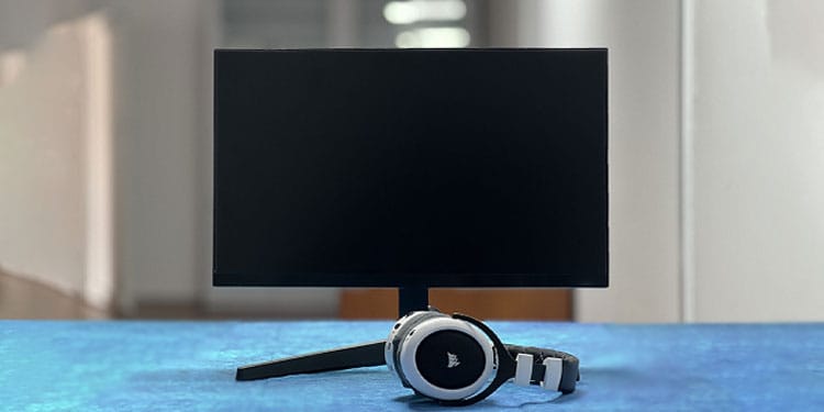 monitor display is blinking