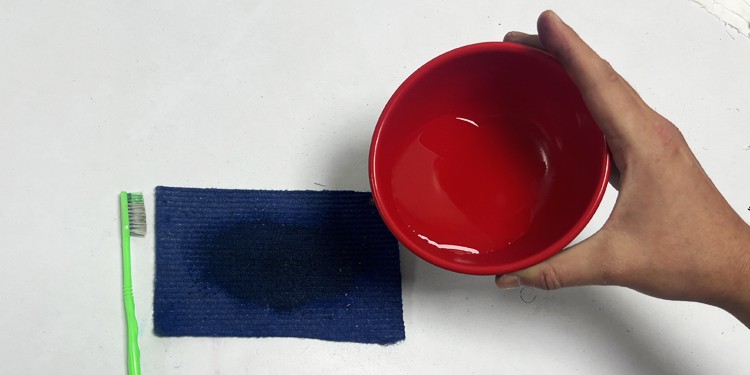 pour-some-vinegar-into-the-carpet
