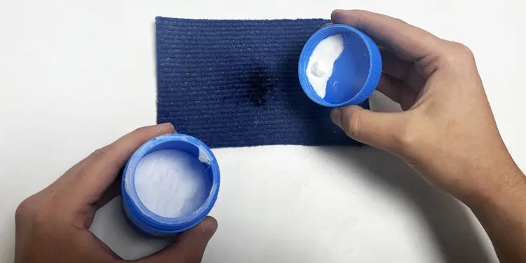 put-baking-soda-in-carpet