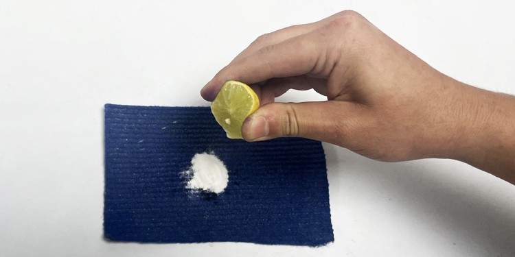 put-lemon-over-baking-soda-in-carpet