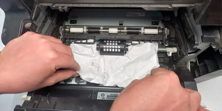 remove-stuck-paper-from-roller