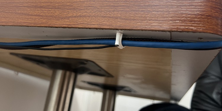 8 Cable Management Tips for Tidiest Setup 7 use-cable-tie-for-cable-management