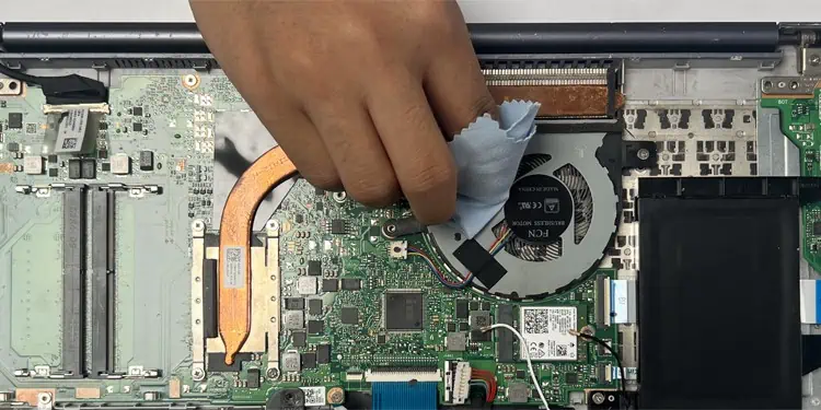 How to Clean a Laptop Fan (Step-by-Step Guide) 10 wipe-laptop-fan-housing-microfiber-cloth