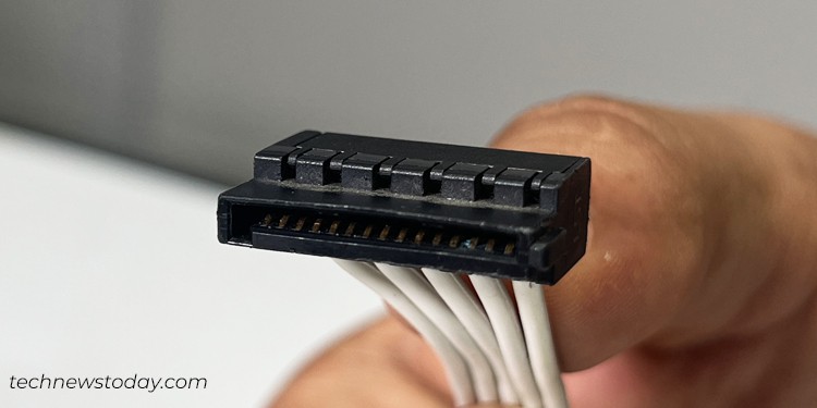 Understanding Power Supply Connectors: All Types Explained 17 15 pin of sata
