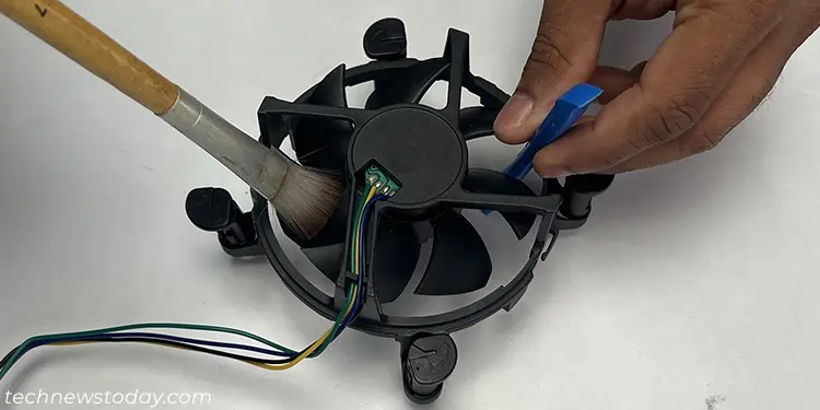 How to Clean CPU Cooler 16 clean-fan-blades-brush-hold