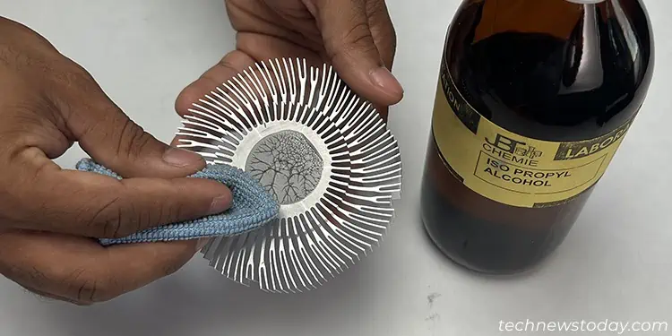 How to Clean CPU Cooler 12 clean-thermal-paste-heatsink-isopropyl-alcohol