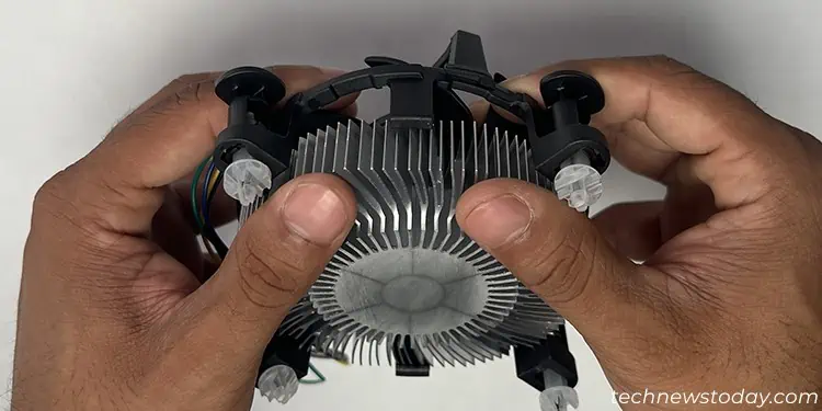 How to Clean CPU Cooler 18 clip-heat-sink-fan-cooler-assemble