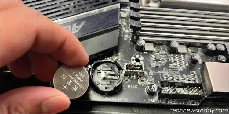 PC Won’t Boot to BIOS? Here’s What to Do 5 cmos-button-remove-and-reseat
