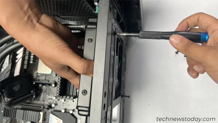 fasten-radiator-and-fan