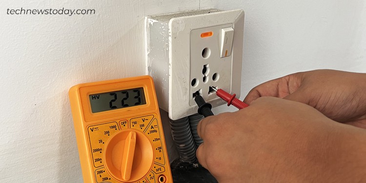 testing-voltage-in-wall-outlet