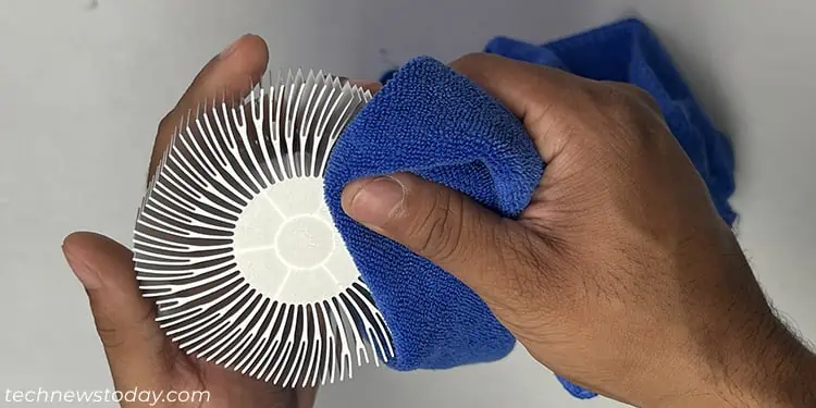 How to Clean CPU Cooler 15 wipe-heat-sink-water