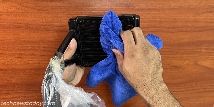 wipe-radiator-exterior-after-washing
