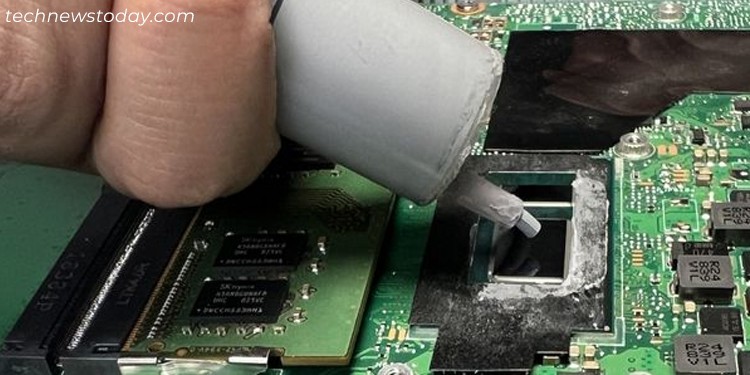 apply-thermal-paste-laptop-cpu